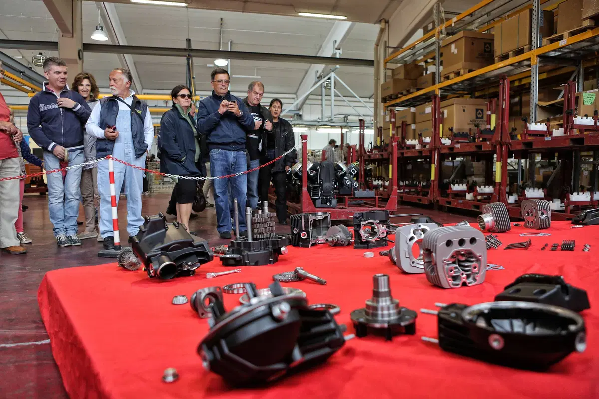 Moto Guzzi Open House: oltre 15.000 a Mandello per festeggiare (8)