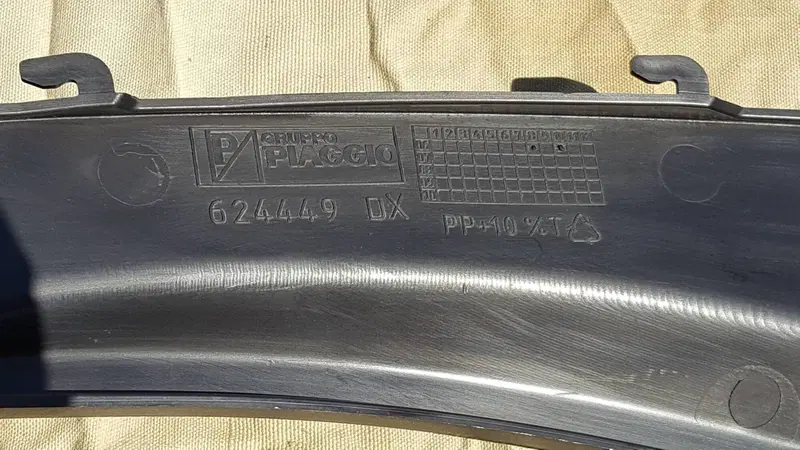 Scocca Fianchetto MP3 Piaggio (3)