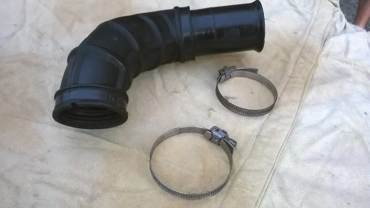 Tubo Filtro Aria MP3 Piaggio (2)