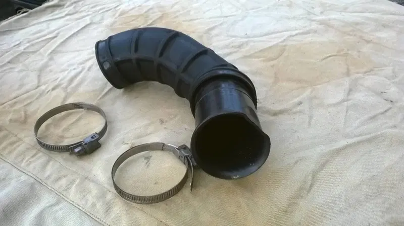 Tubo Filtro Aria MP3 Piaggio (3)