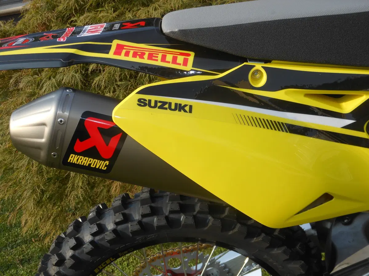 Suzuki RM-Z 250 450 Valenti Limited Edition 2016 (10)