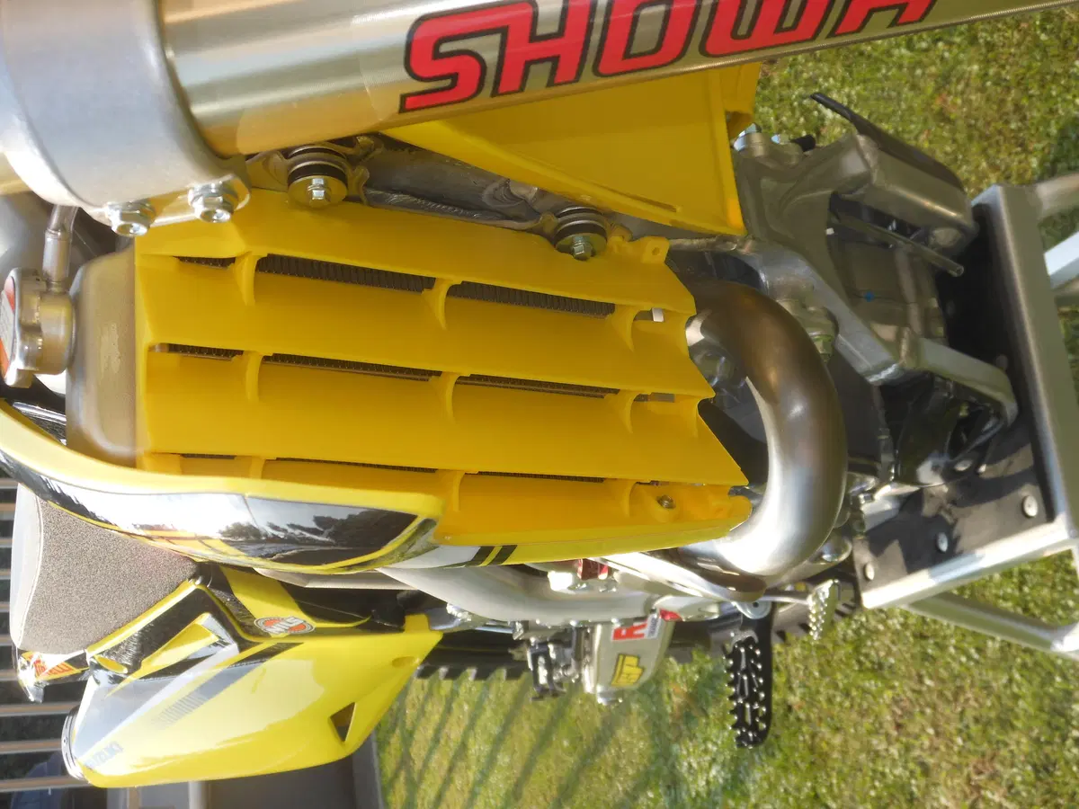 Suzuki RM-Z 250 450 Valenti Limited Edition 2016 (13)