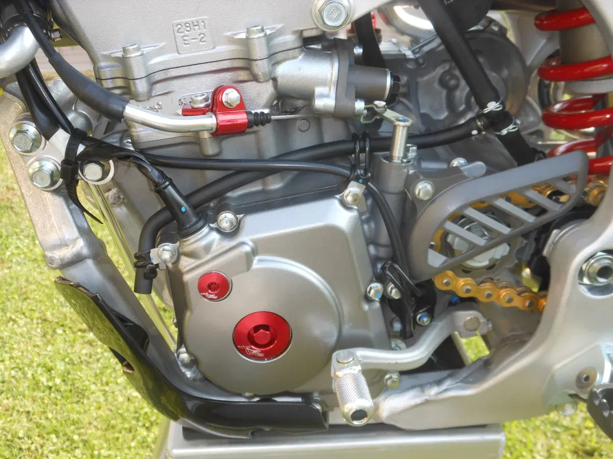 Suzuki RM-Z 250 450 Valenti Limited Edition 2016 (12)