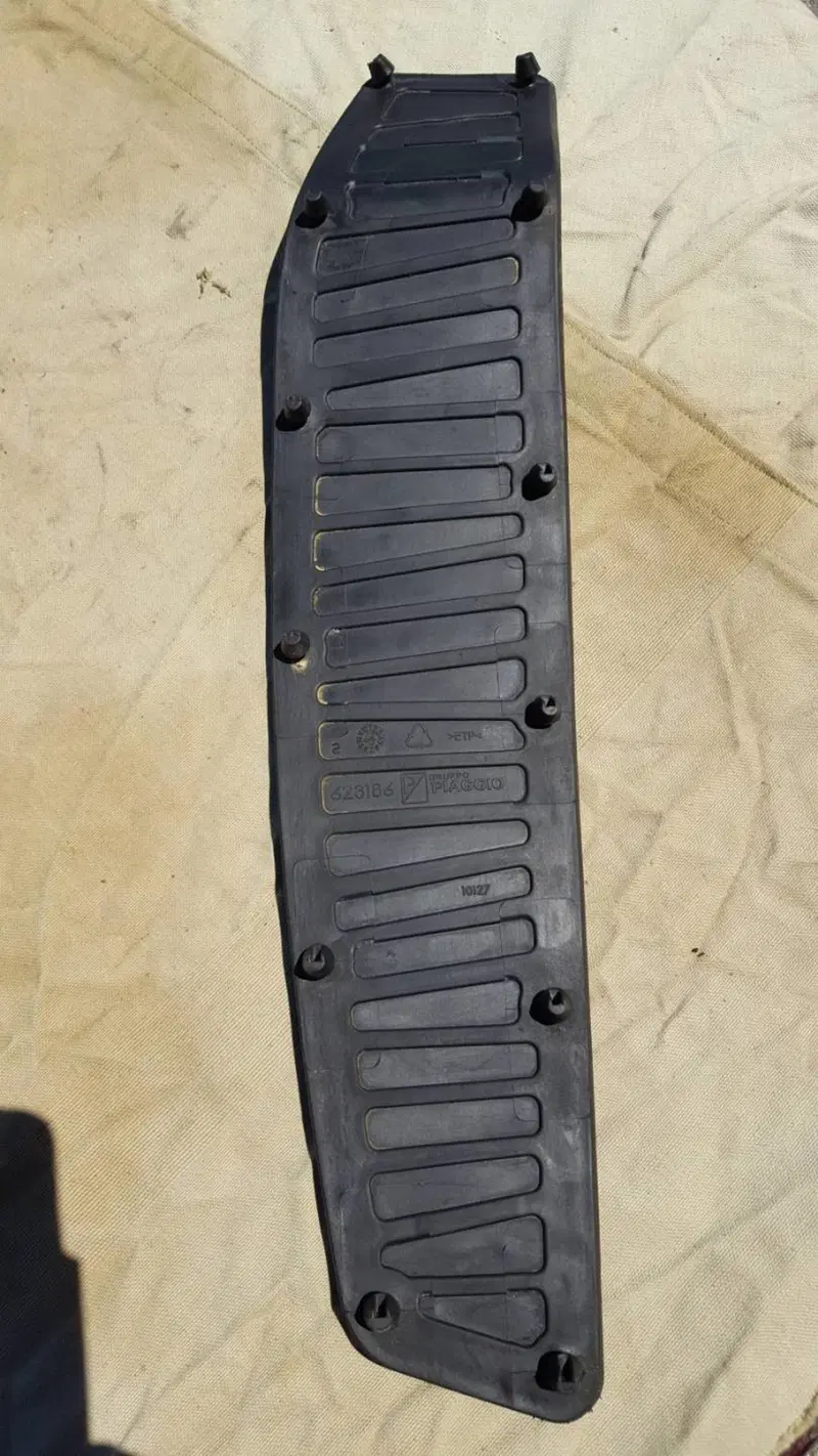 Predellino SX MP3 Piaggio (2)