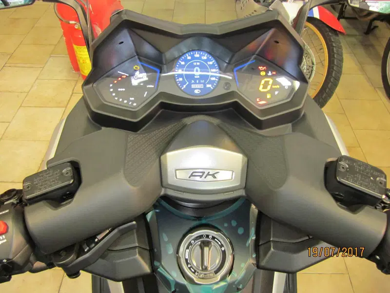 Kymco AK 550 ETS (2021 - 26) (4)