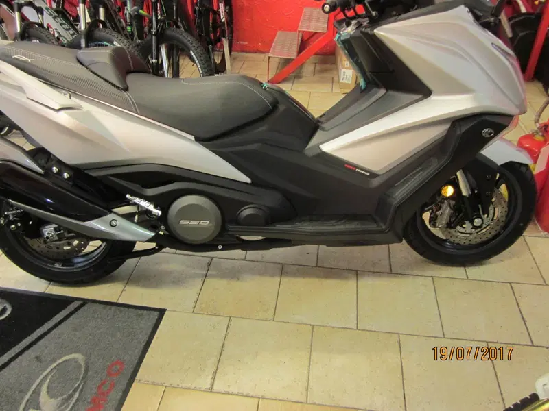 Kymco AK 550 ETS (2021 - 26) (6)
