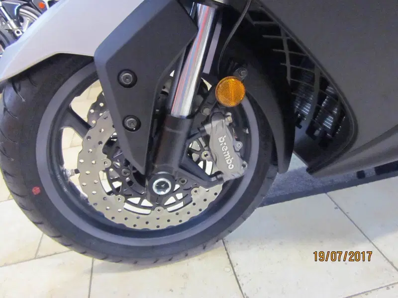 Kymco AK 550 ETS (2021 - 26) (10)