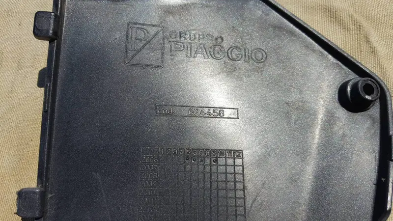 Copri Fusibili SX MP3 Piaggio (2)