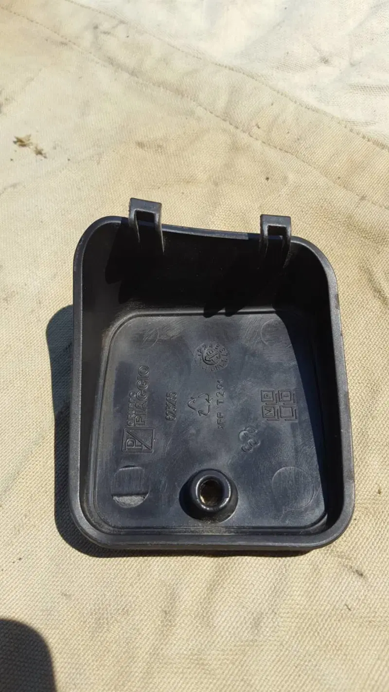 Coperchio Freno SX MP3 Piaggio (2)