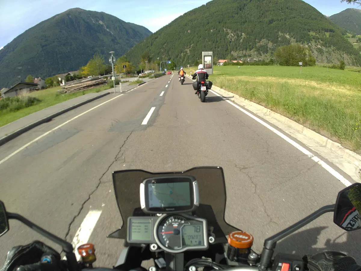 Nuviz, il primo head-up display con videocamera, interfono e nav. La nostra prova (5)