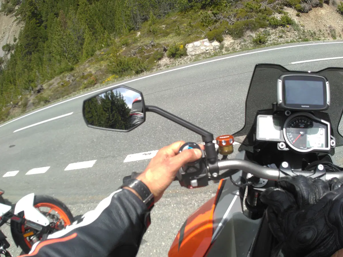 Nuviz, il primo head-up display con videocamera, interfono e nav. La nostra prova (3)