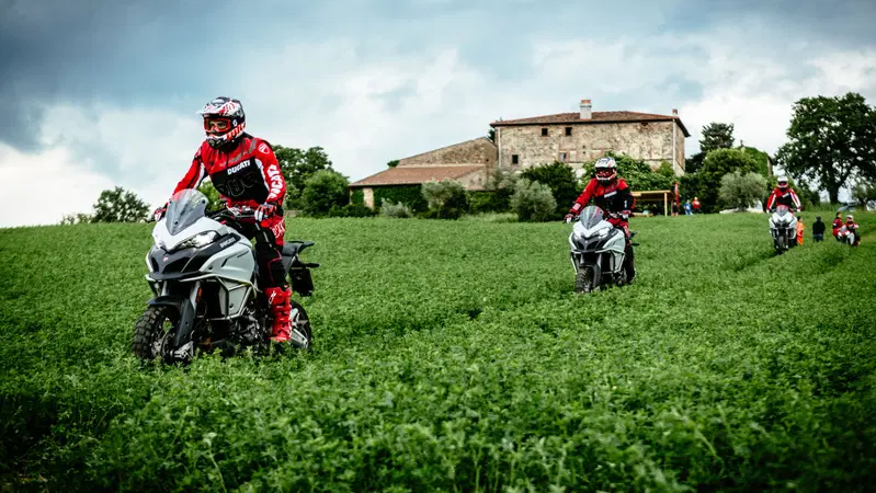 Ducati DRE Enduro 2017: nuove date a settembre per i corsi off-road