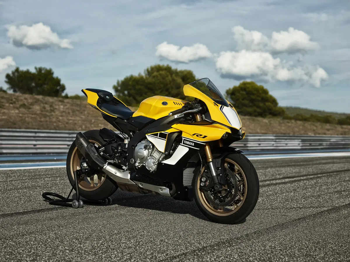Yamaha, YZF-R1 ed R1M 2016 (2)