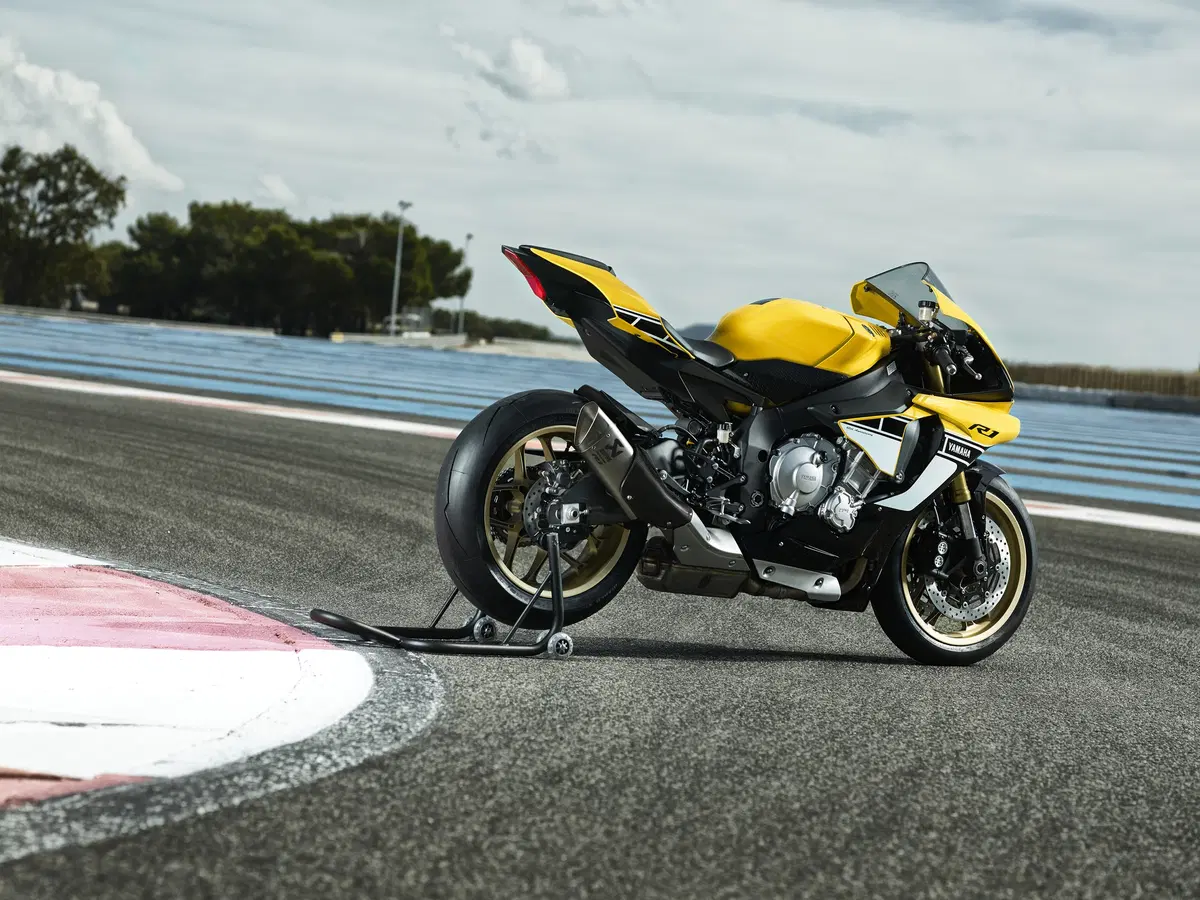 Yamaha, YZF-R1 ed R1M 2016 (3)