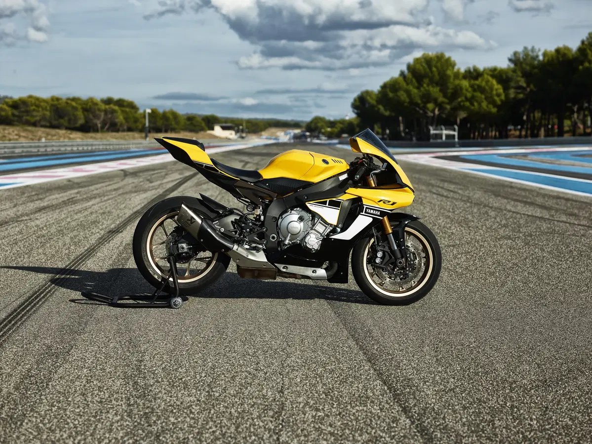 Yamaha, YZF-R1 ed R1M 2016 (7)