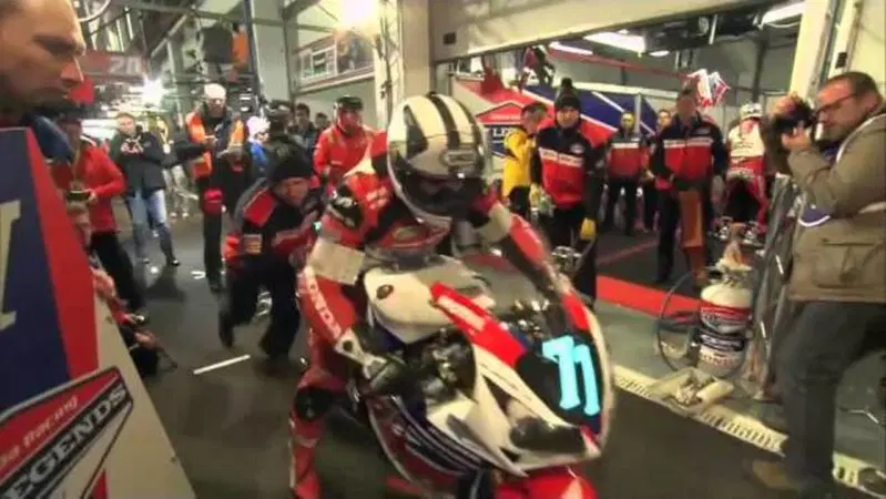 Il tramonto al Bol d'Or con il team Honda TT Legends