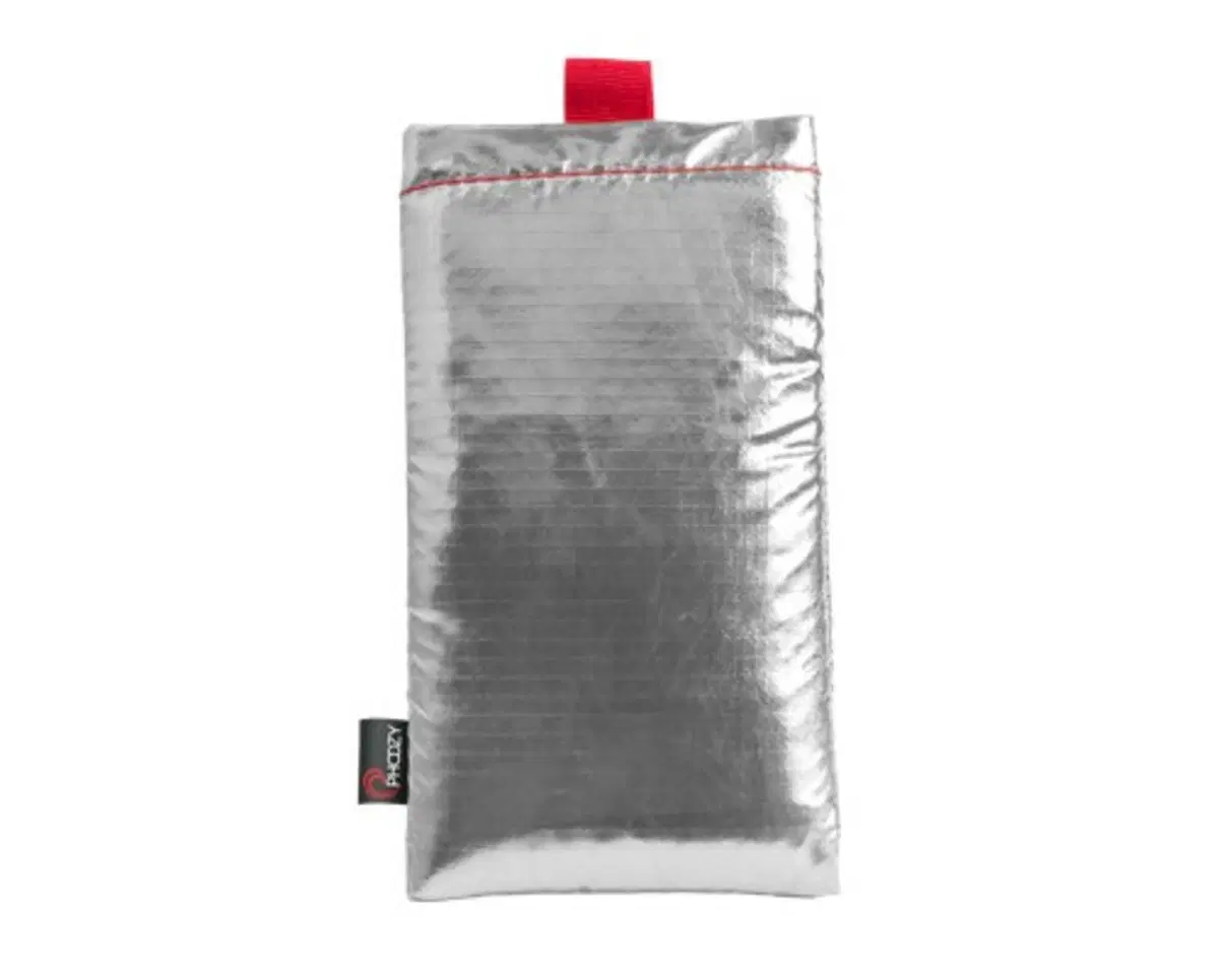 Phoozy, la cover spaziale per smartphone (4)
