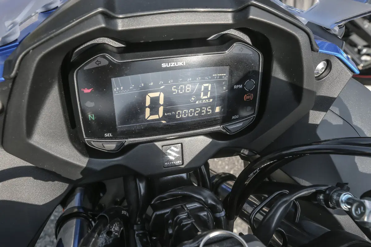 Suzuki GSX250R: la nostra prova in città e sui passi con Passione Motori (6)