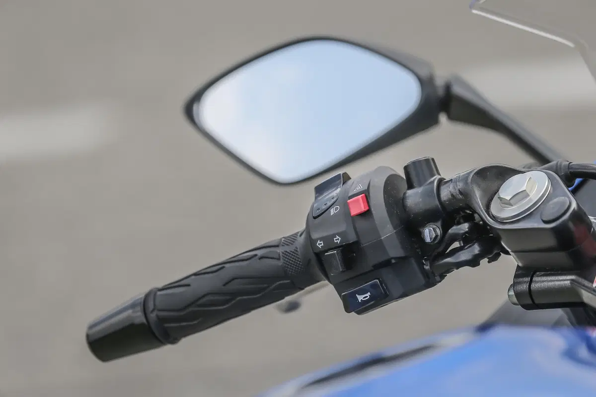 Suzuki GSX250R: la nostra prova in città e sui passi con Passione Motori (8)