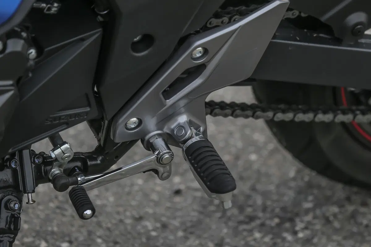 Suzuki GSX250R: la nostra prova in città e sui passi con Passione Motori (11)