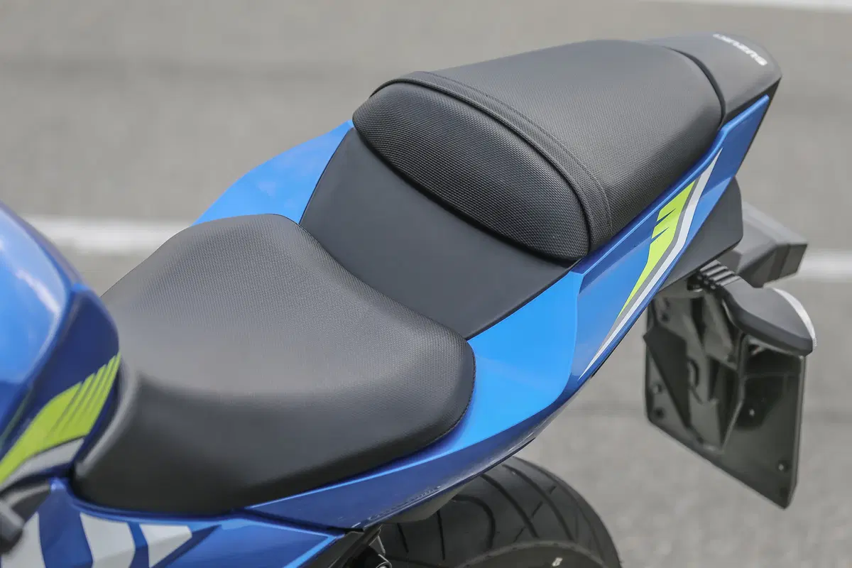 Suzuki GSX250R: la nostra prova in città e sui passi con Passione Motori (12)