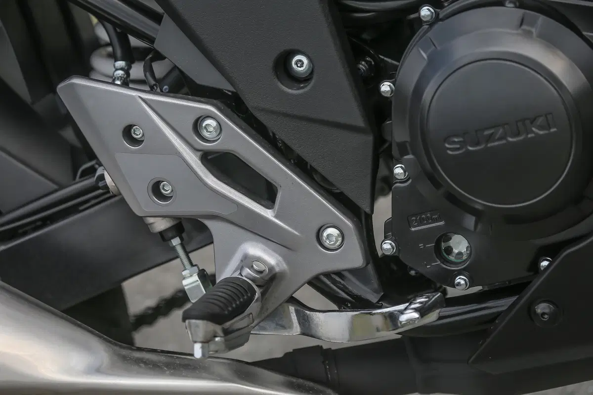 Suzuki GSX250R: la nostra prova in città e sui passi con Passione Motori (13)