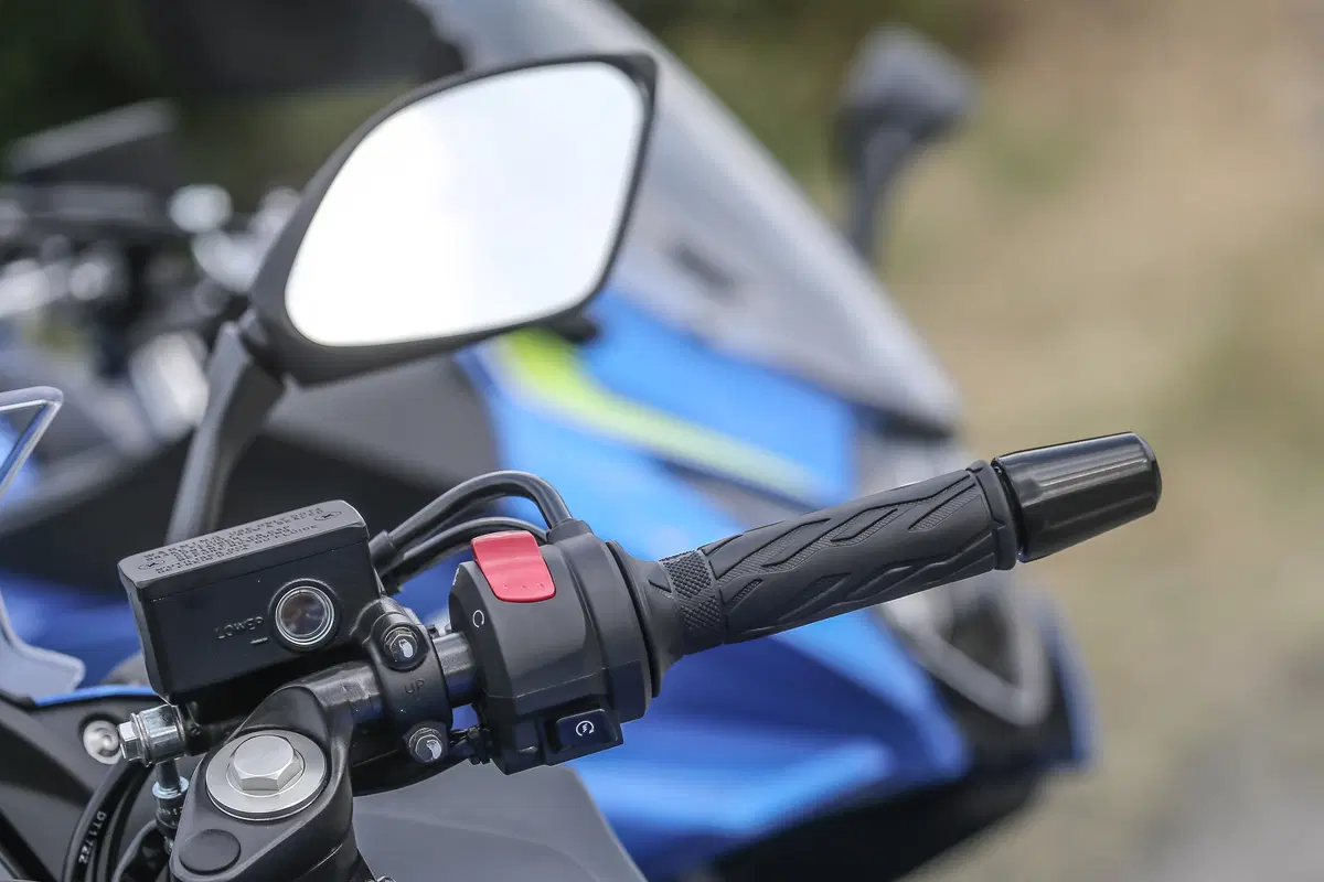 Suzuki GSX250R: la nostra prova in città e sui passi con Passione Motori (14)