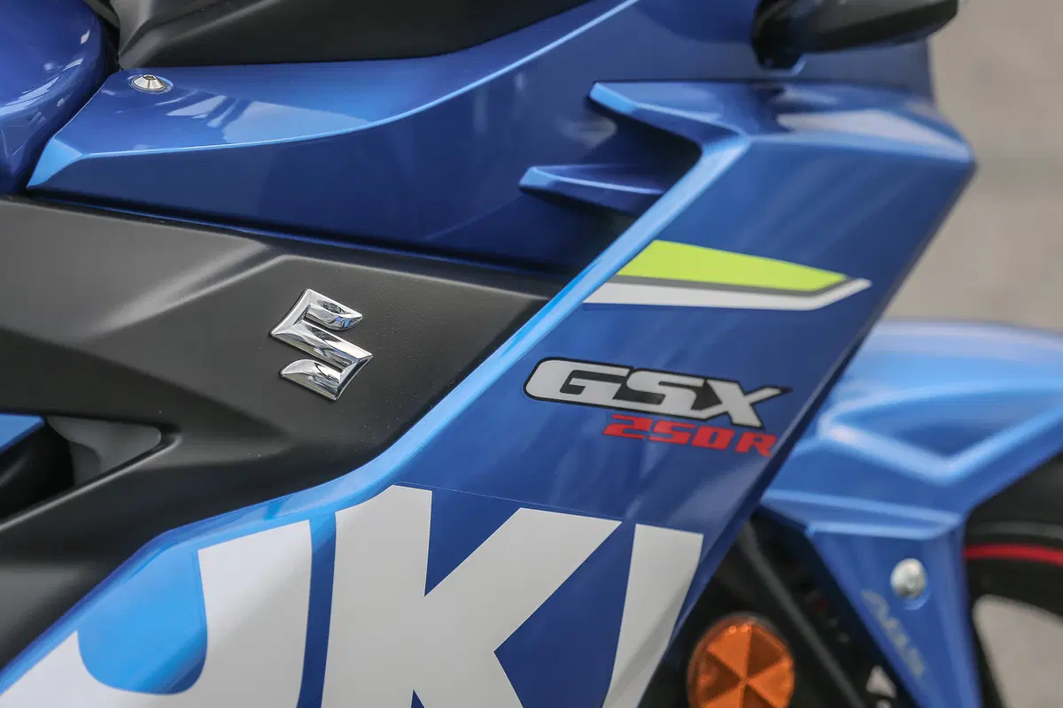 Suzuki GSX250R: la nostra prova in città e sui passi con Passione Motori (15)