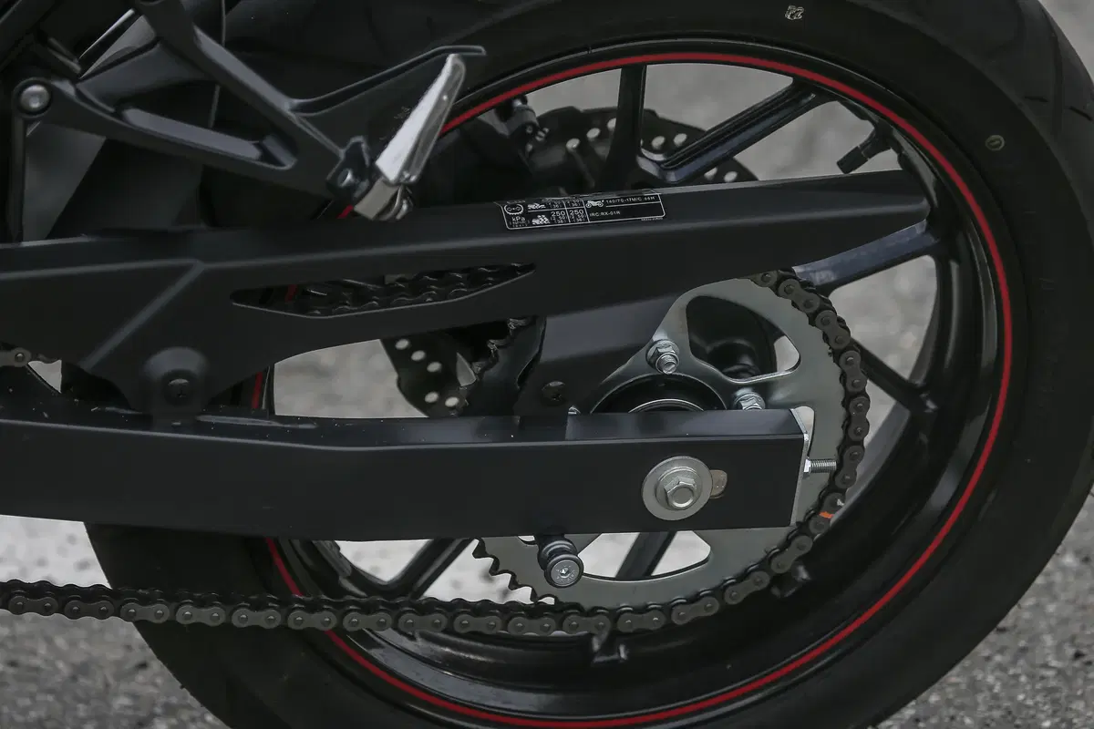 Suzuki GSX250R: la nostra prova in città e sui passi con Passione Motori (17)
