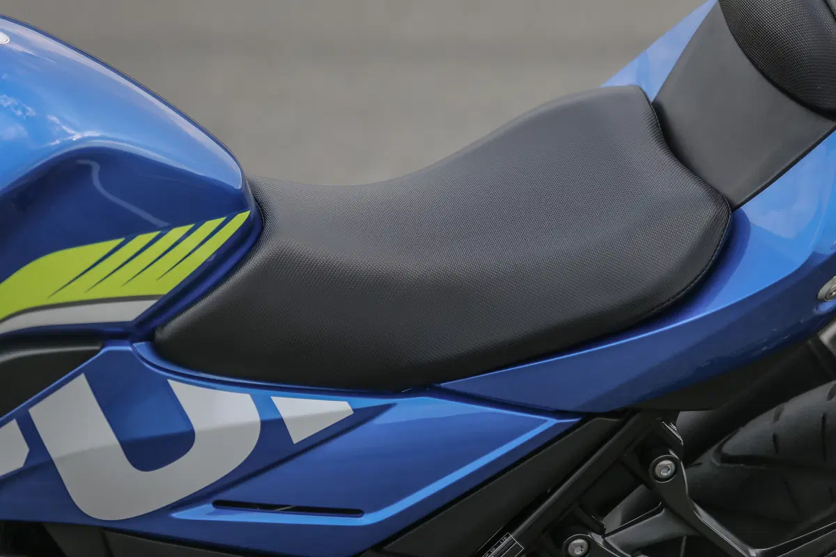 Suzuki GSX250R: la nostra prova in città e sui passi con Passione Motori (18)
