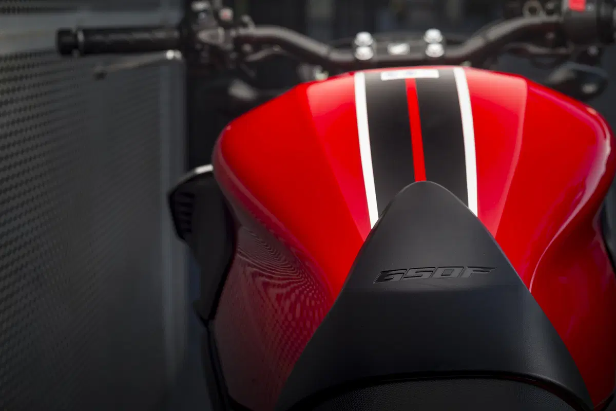 Honda CB650F 2017: la naked si fa in quattro (5)