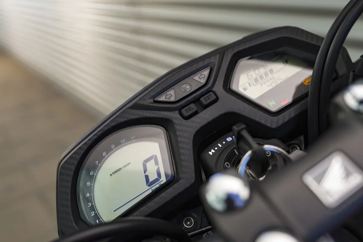 Honda CB650F 2017: la naked si fa in quattro (3)
