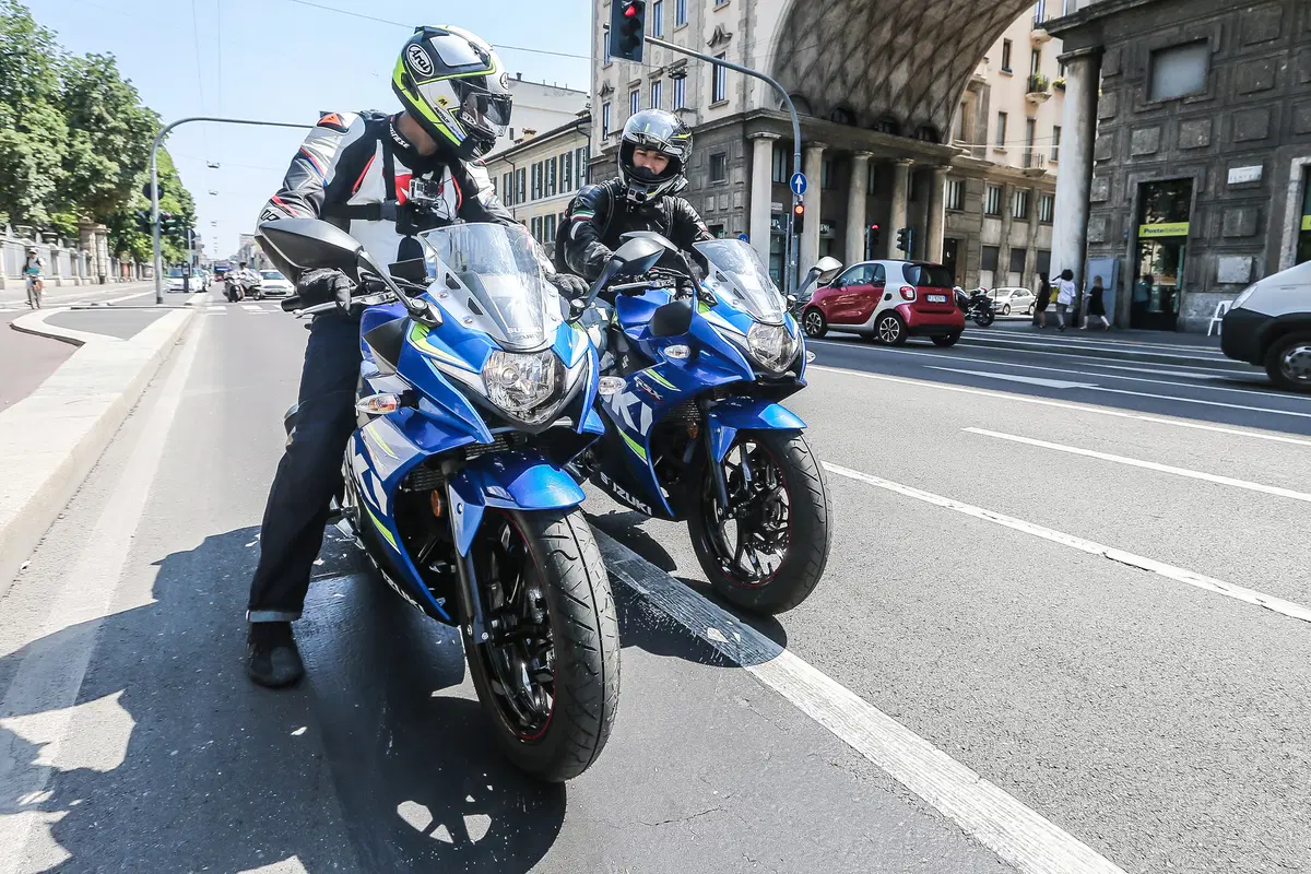 Suzuki GSX250R: la nostra prova in città e sui passi con Passione Motori (9)