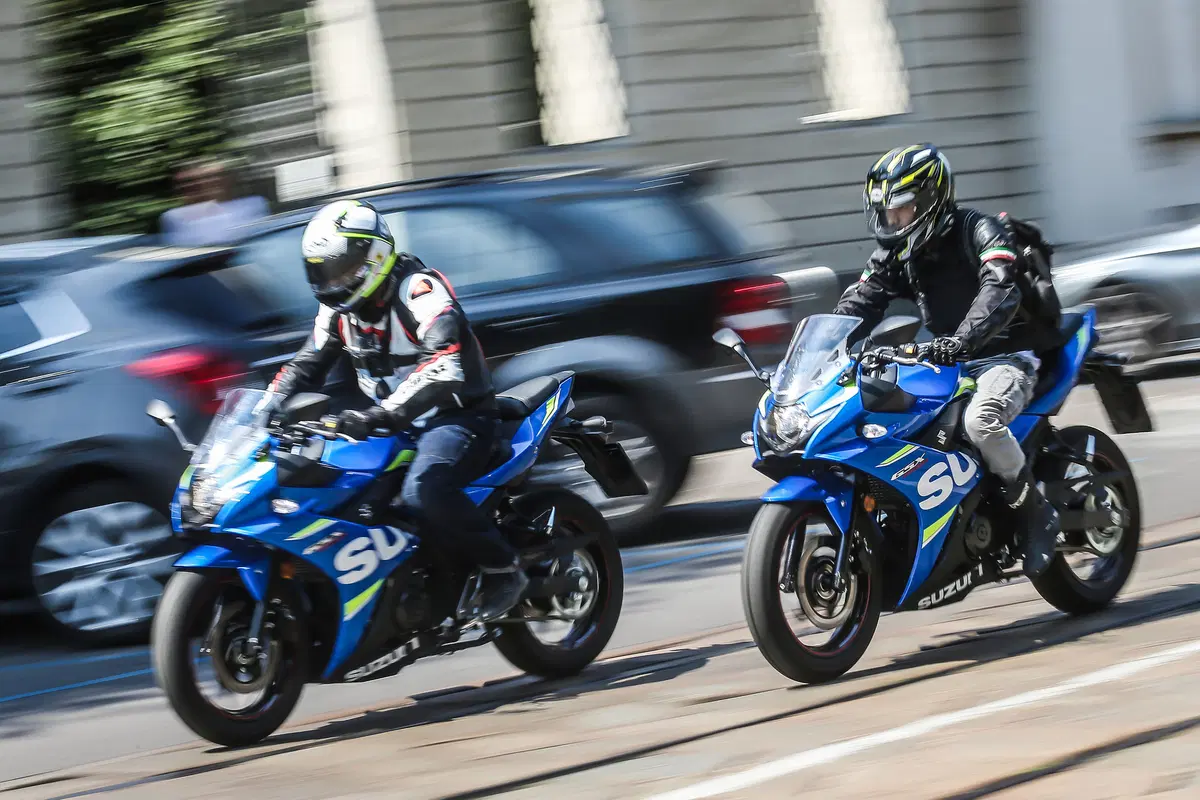 Suzuki GSX250R: la nostra prova in città e sui passi con Passione Motori (12)
