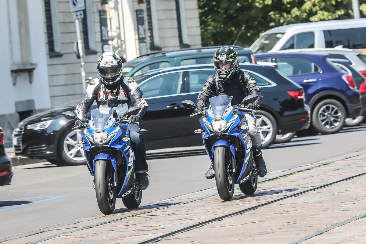 Suzuki GSX250R: la nostra prova in città e sui passi con Passione Motori (11)