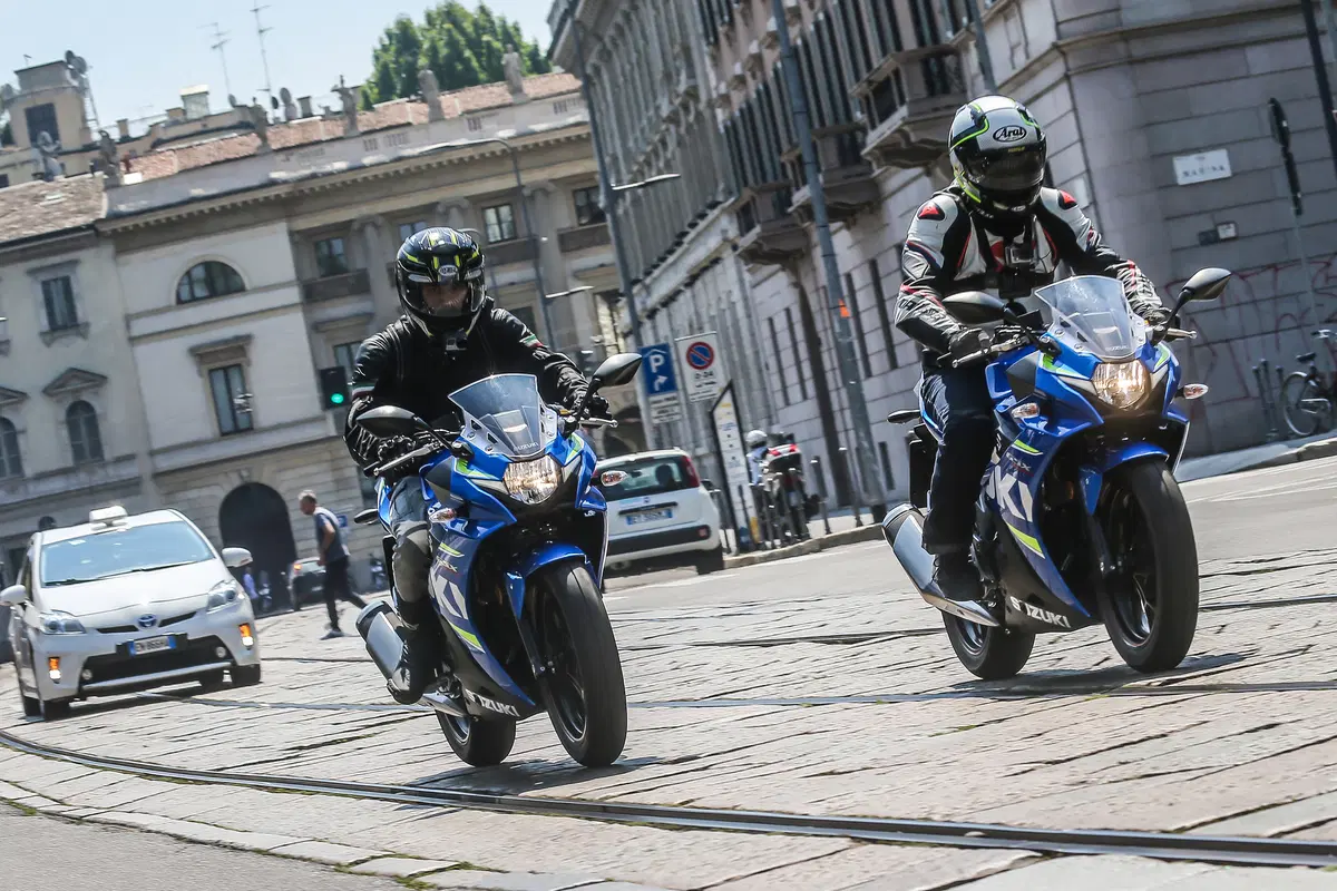 Suzuki GSX250R: la nostra prova in città e sui passi con Passione Motori (8)