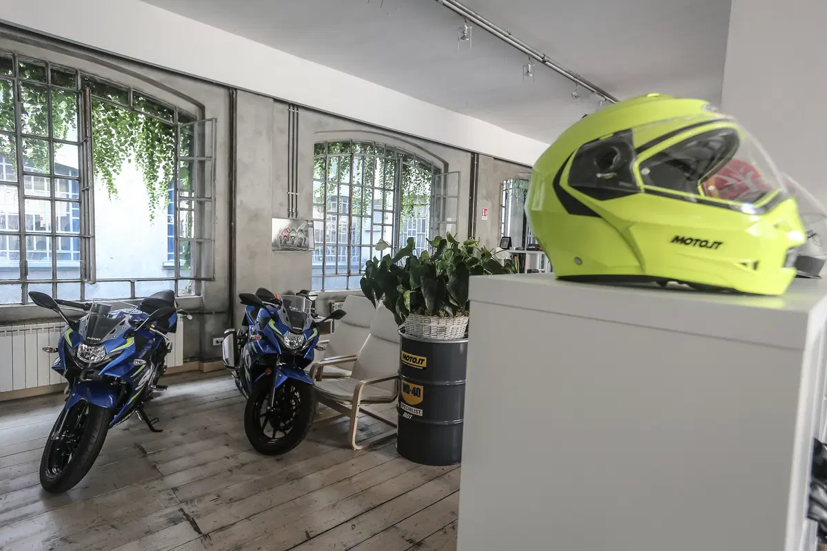 Suzuki GSX250R: la nostra prova in città e sui passi con Passione Motori (3)