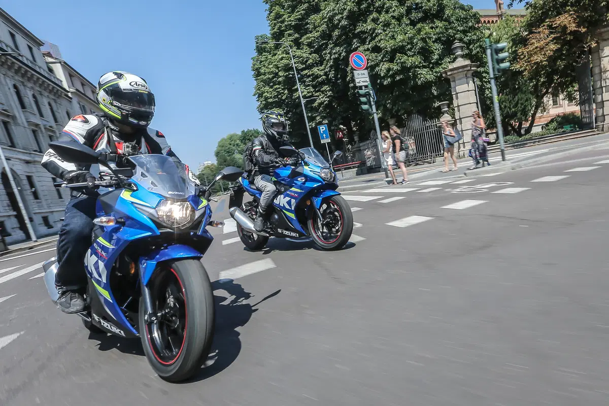 Suzuki GSX250R: la nostra prova in città e sui passi con Passione Motori (13)