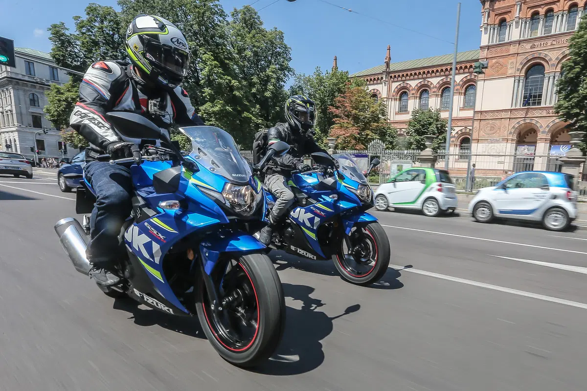 Suzuki GSX250R: la nostra prova in città e sui passi con Passione Motori (14)