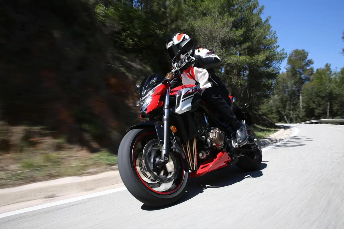 Honda CB650F 2017: la naked si fa in quattro (2)