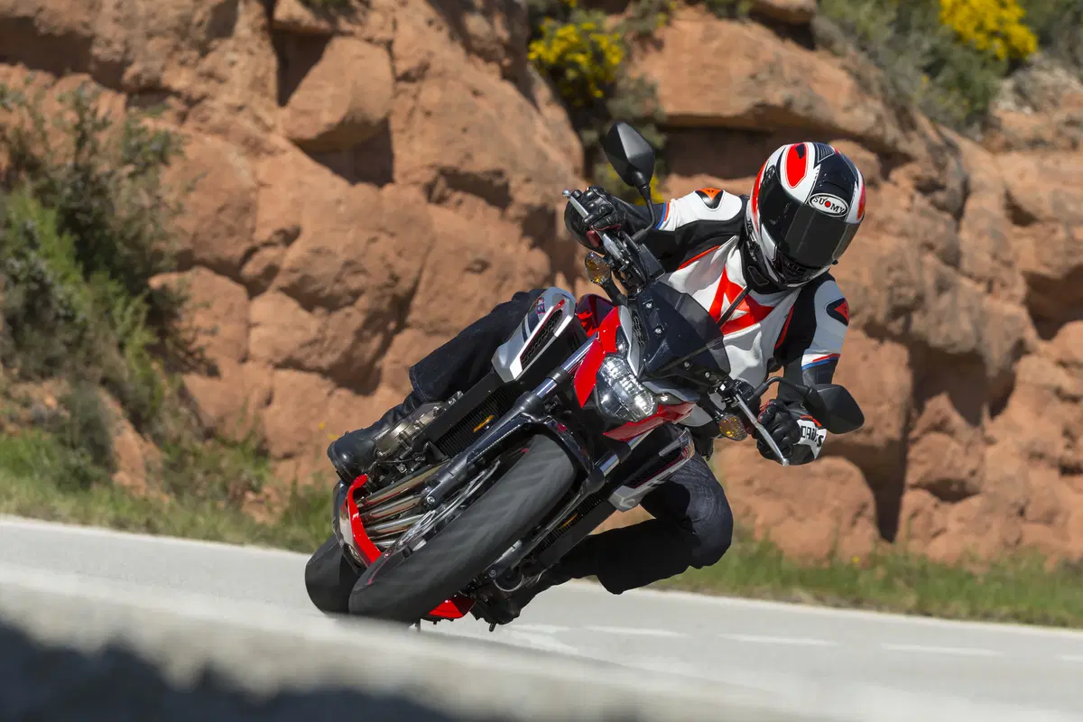 Honda CB650F 2017: la naked si fa in quattro (4)