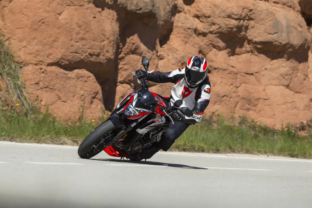 Honda CB650F 2017: la naked si fa in quattro (6)