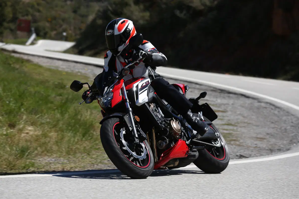 Honda CB650F 2017: la naked si fa in quattro (5)