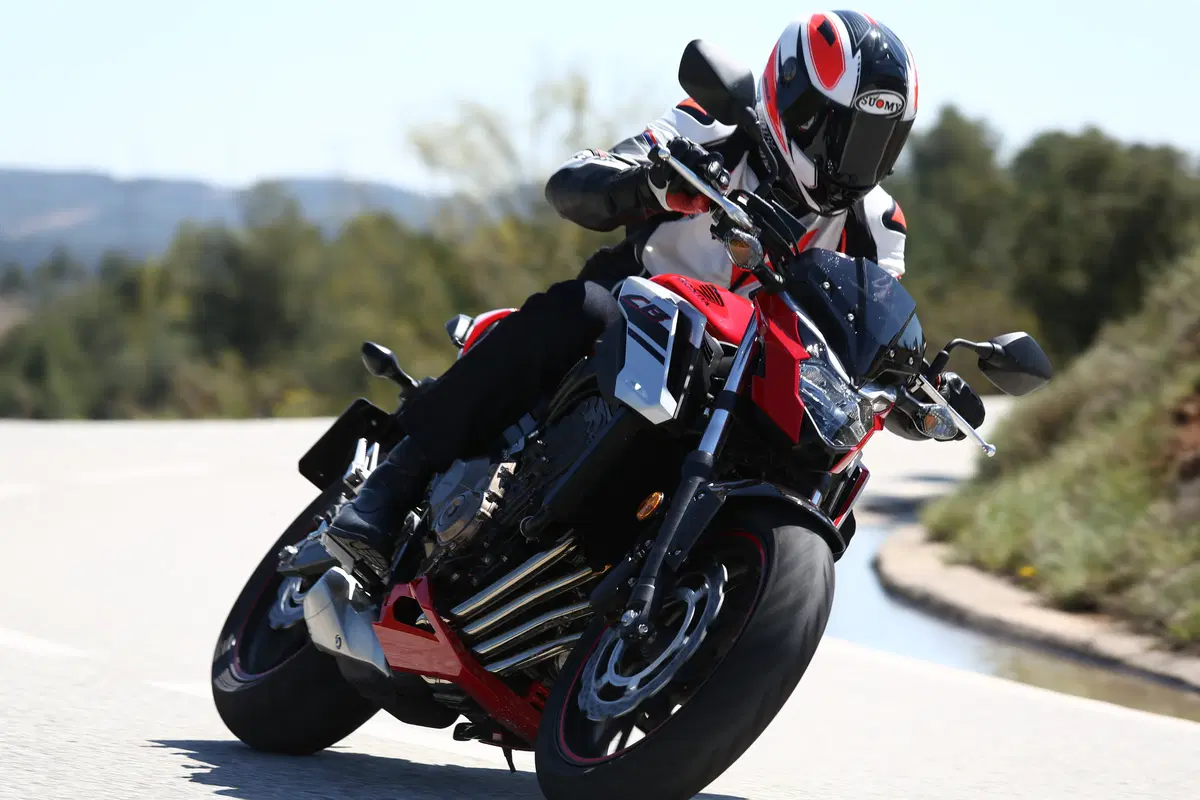 Honda CB650F 2017: la naked si fa in quattro (7)