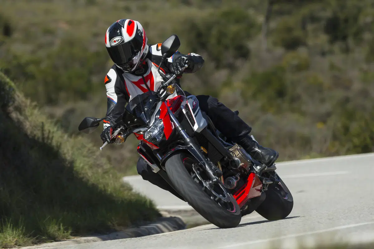 Honda CB650F 2017: la naked si fa in quattro (8)