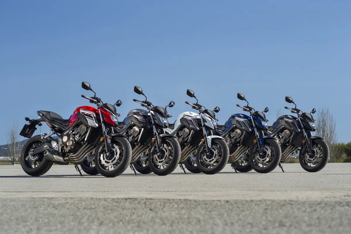 Honda CB650F 2017: la naked si fa in quattro (9)