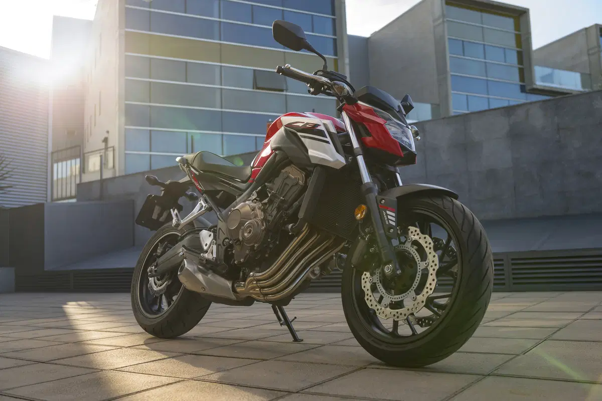 Honda CB650F 2017: la naked si fa in quattro (12)