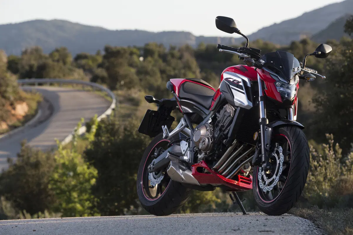 Honda CB650F 2017: la naked si fa in quattro (11)