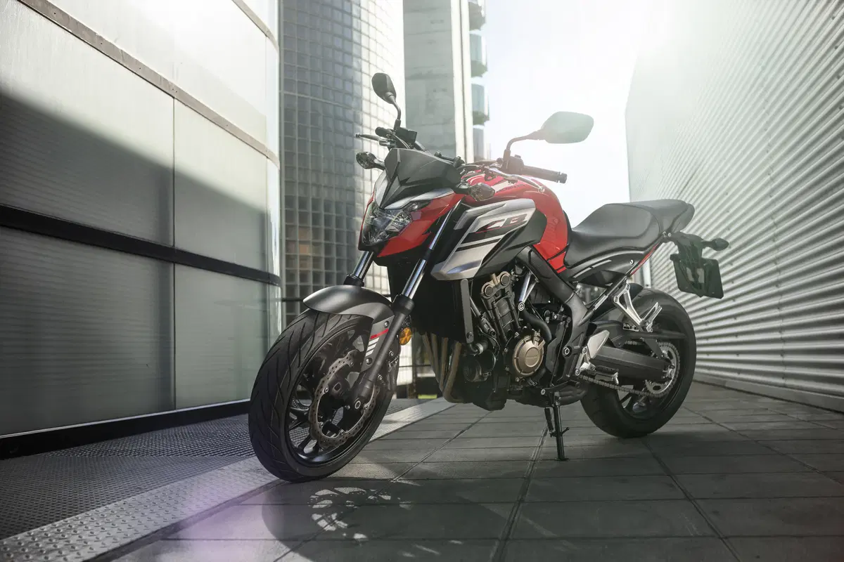 Honda CB650F 2017: la naked si fa in quattro (13)
