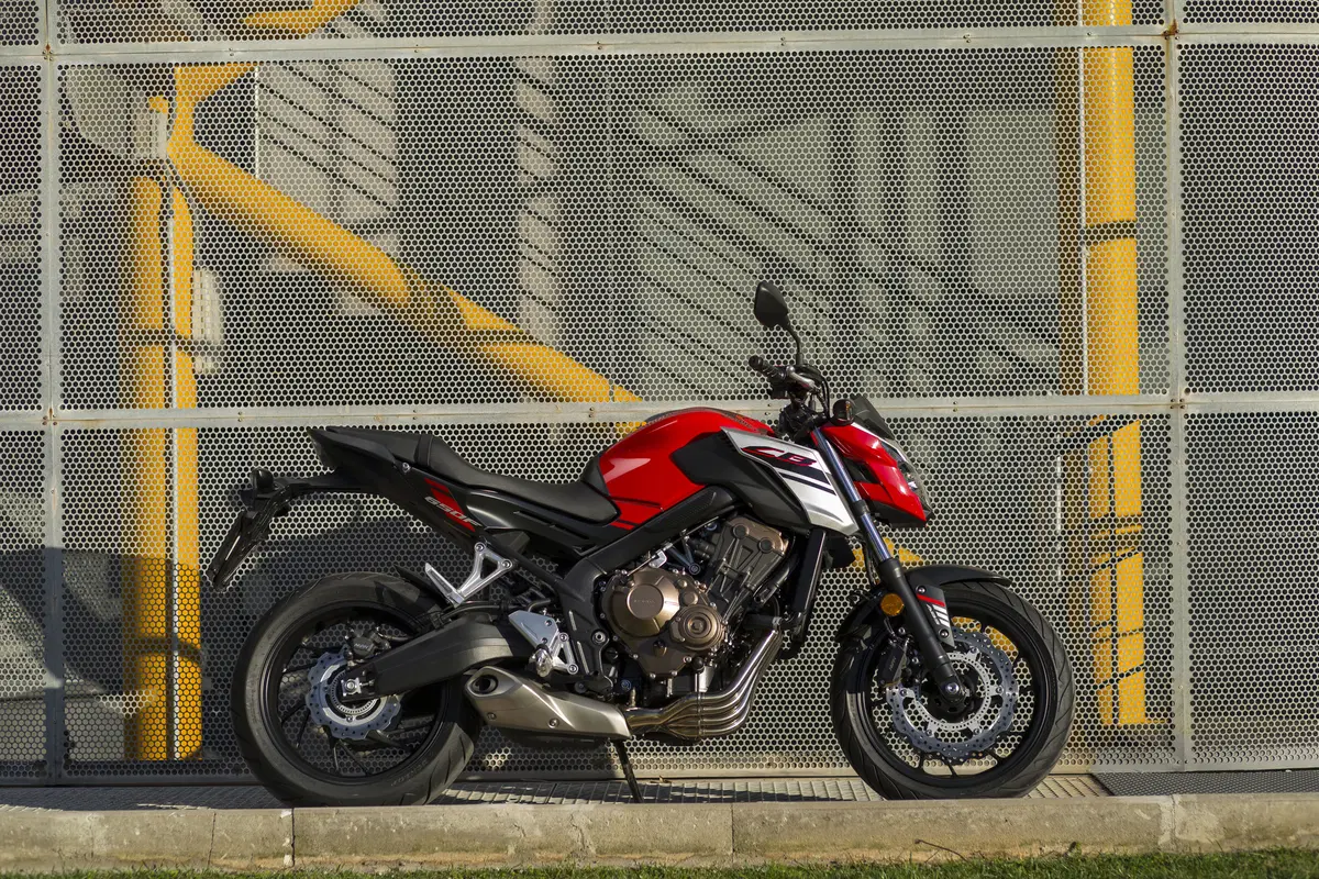 Honda CB650F 2017: la naked si fa in quattro (14)